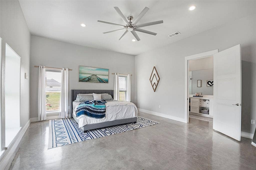 620 Ewing Road, Ferris, TX 75125 Bright and Full of Light! 16x20