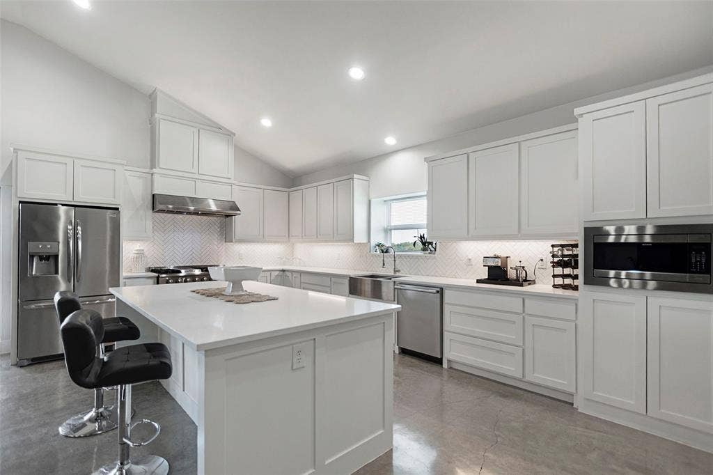 620 Ewing Road, Ferris, TX 75125 Beautiful Custom Cabinets.