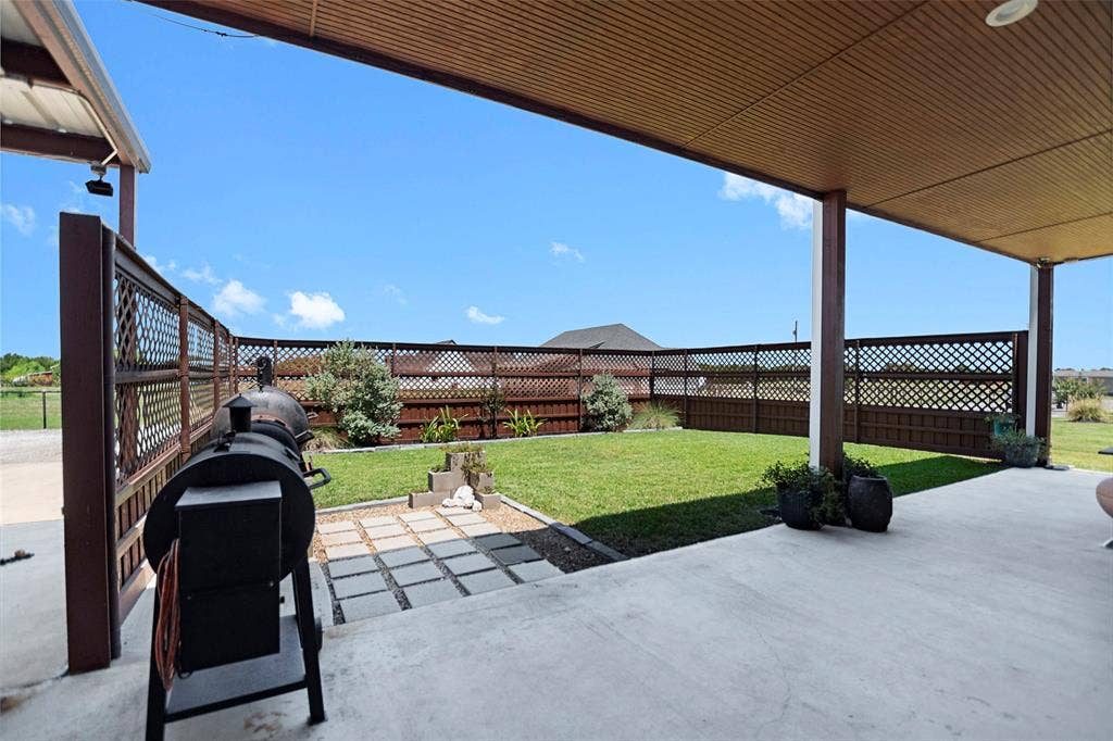 620 Ewing Road, Ferris, TX 75125 Great Private Outdoor Space just outside the Dining Room