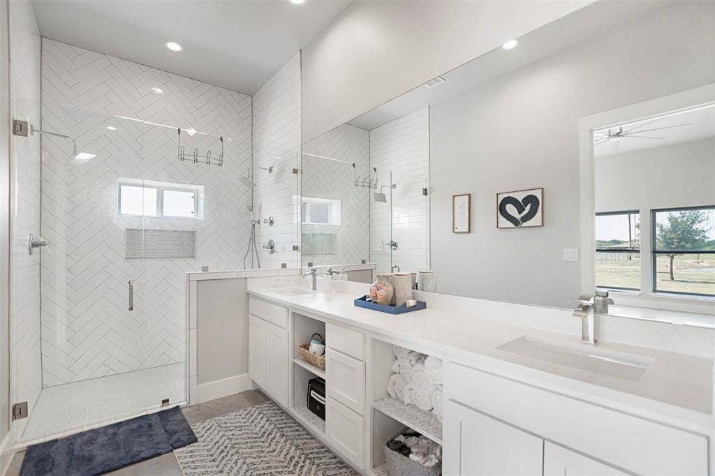 620 Ewing Road, Ferris, TX 75125 Double Shower.