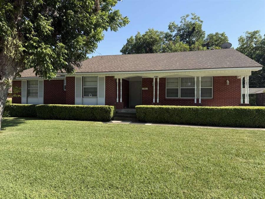 Property photo for 1706 E 15th Street, Plano, TX