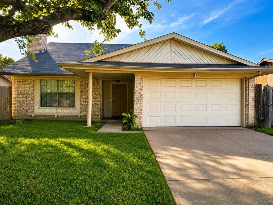 Property photo for 709 Via Del Rey, Mesquite, TX