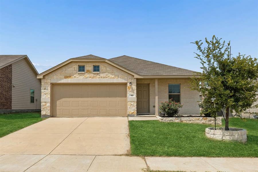 Property photo for 312 Dry Canyon Way, Fort Worth, TX