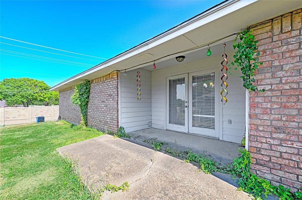 1223 Sequoia Drive, DeSoto, TX 75115 1223 Sequoia Drive, DeSoto, TX 75115
