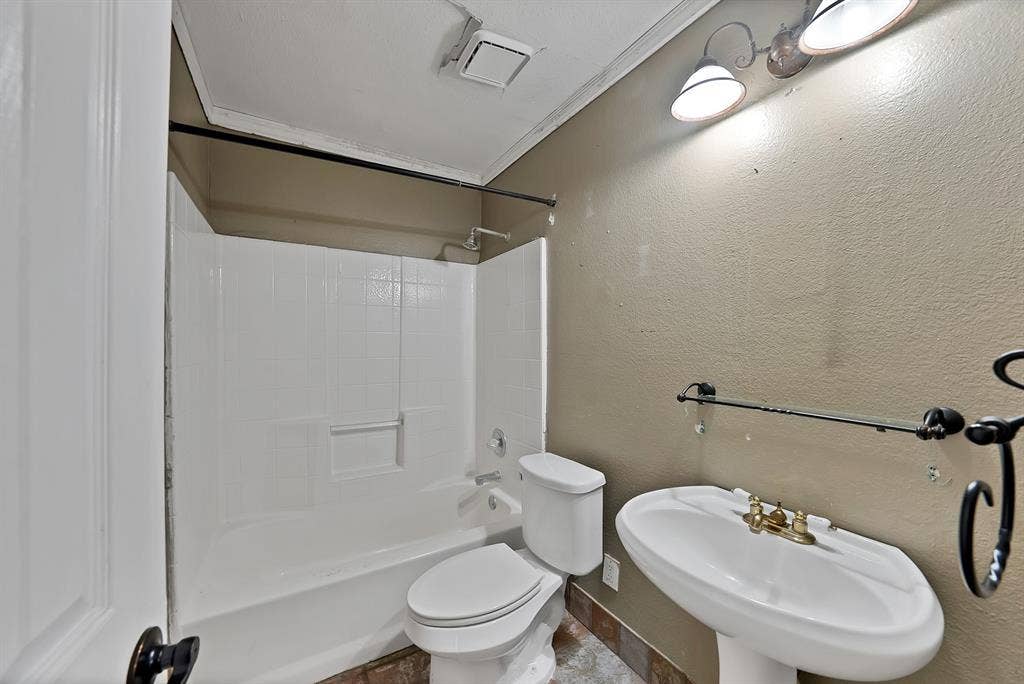 2137 Emerald Oaks, Mesquite, TX 75181 2137 Emerald Oaks, Mesquite, TX 75181
