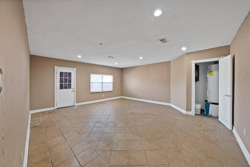 2137 Emerald Oaks, Mesquite, TX 75181 2137 Emerald Oaks, Mesquite, TX 75181
