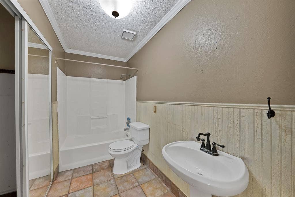 2137 Emerald Oaks, Mesquite, TX 75181 2137 Emerald Oaks, Mesquite, TX 75181