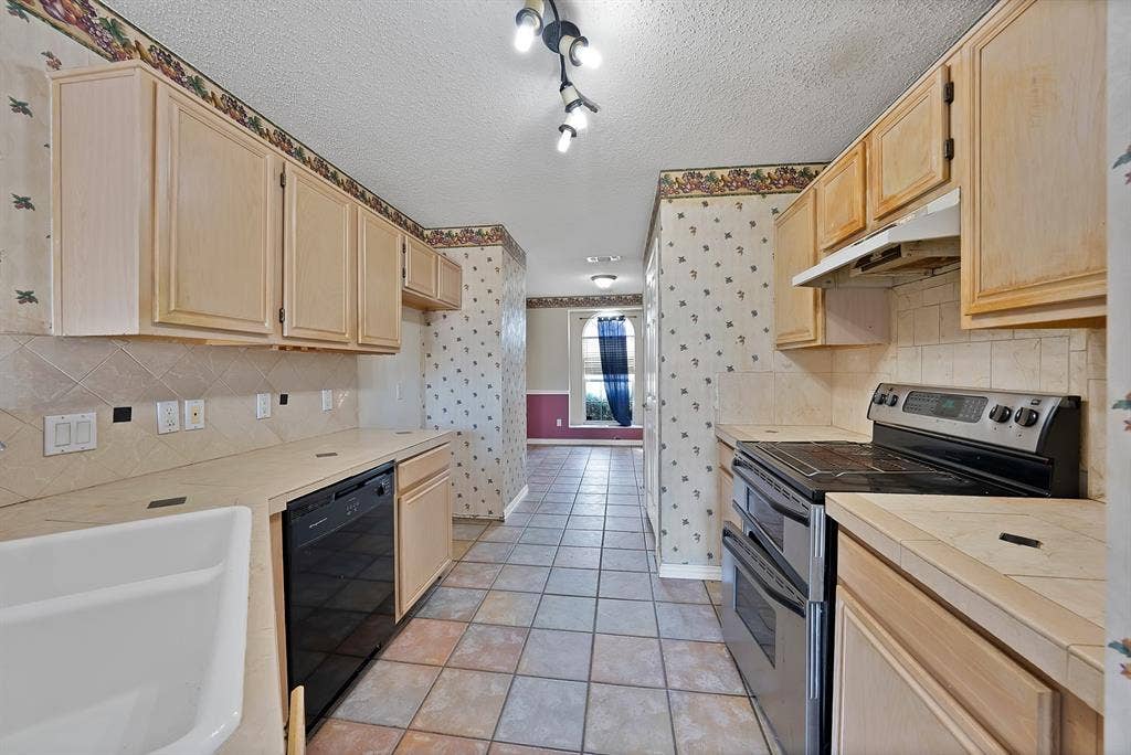 2137 Emerald Oaks, Mesquite, TX 75181 2137 Emerald Oaks, Mesquite, TX 75181