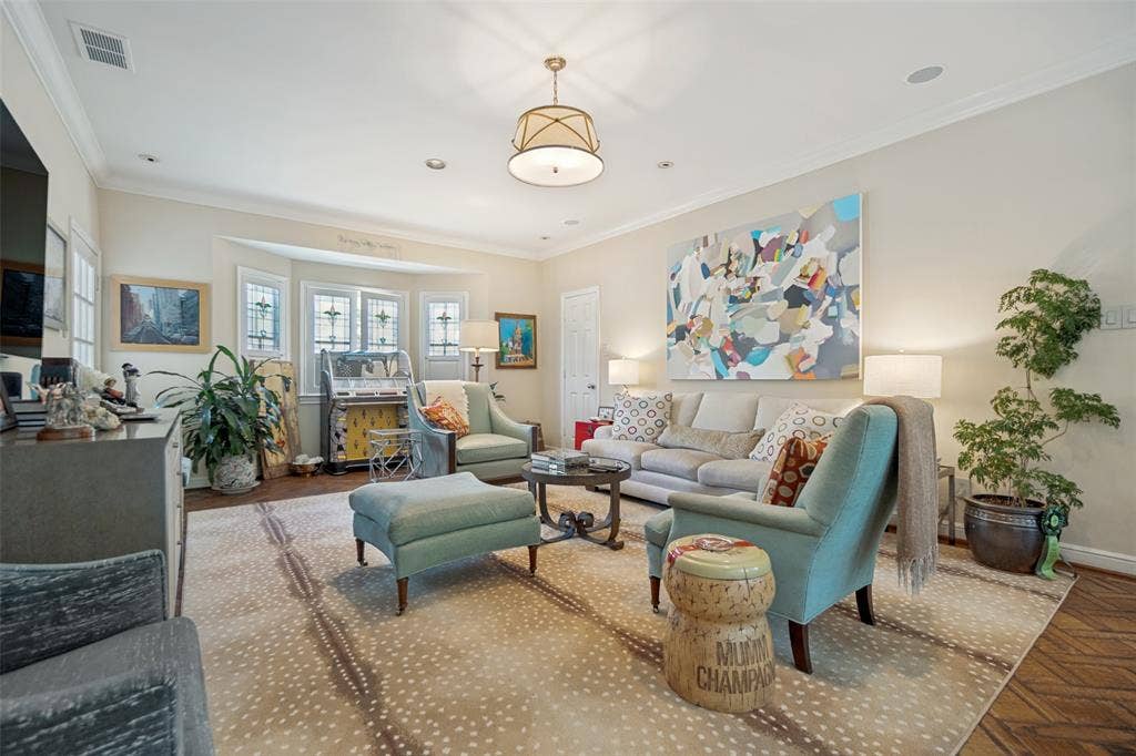 3418 Dartmouth Avenue, Highland Park, TX 75205 Recessed lighting, crown molding, and wood-finish flooring