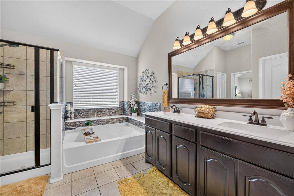 220 Carson Drive, Waxahachie, TX 75167 220 Carson Drive, Waxahachie, TX 75167