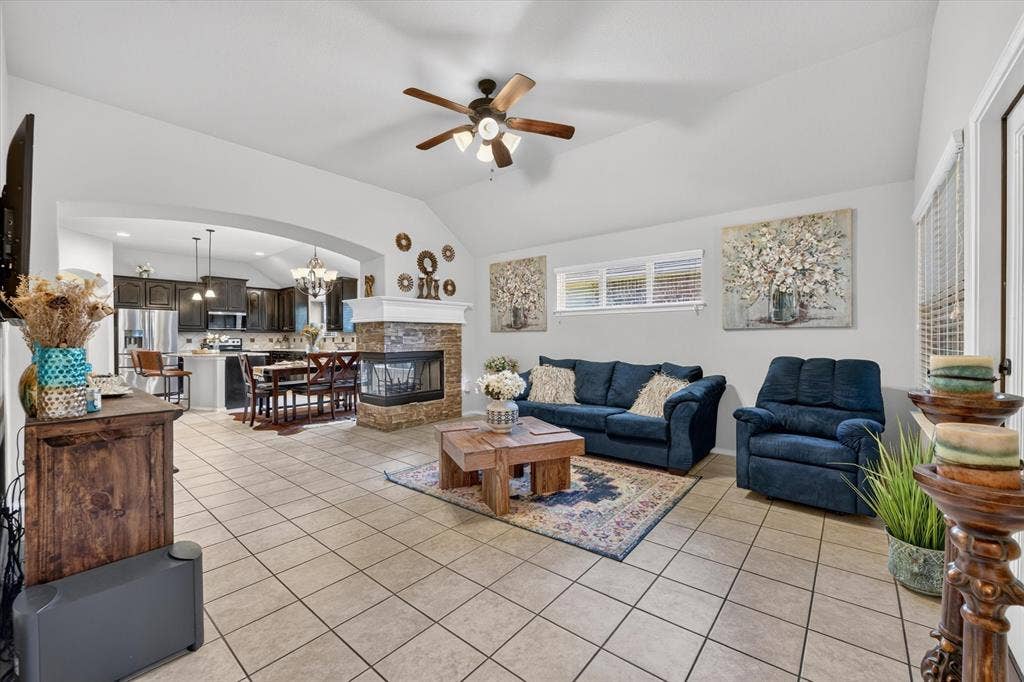 220 Carson Drive, Waxahachie, TX 75167 220 Carson Drive, Waxahachie, TX 75167