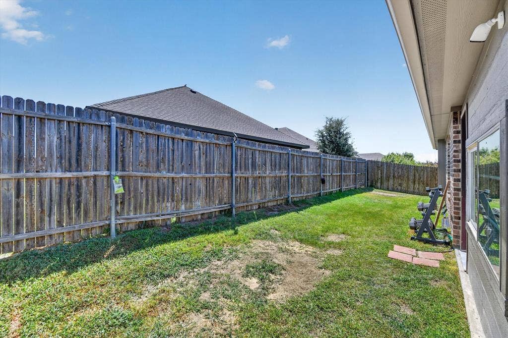 220 Carson Drive, Waxahachie, TX 75167 220 Carson Drive, Waxahachie, TX 75167