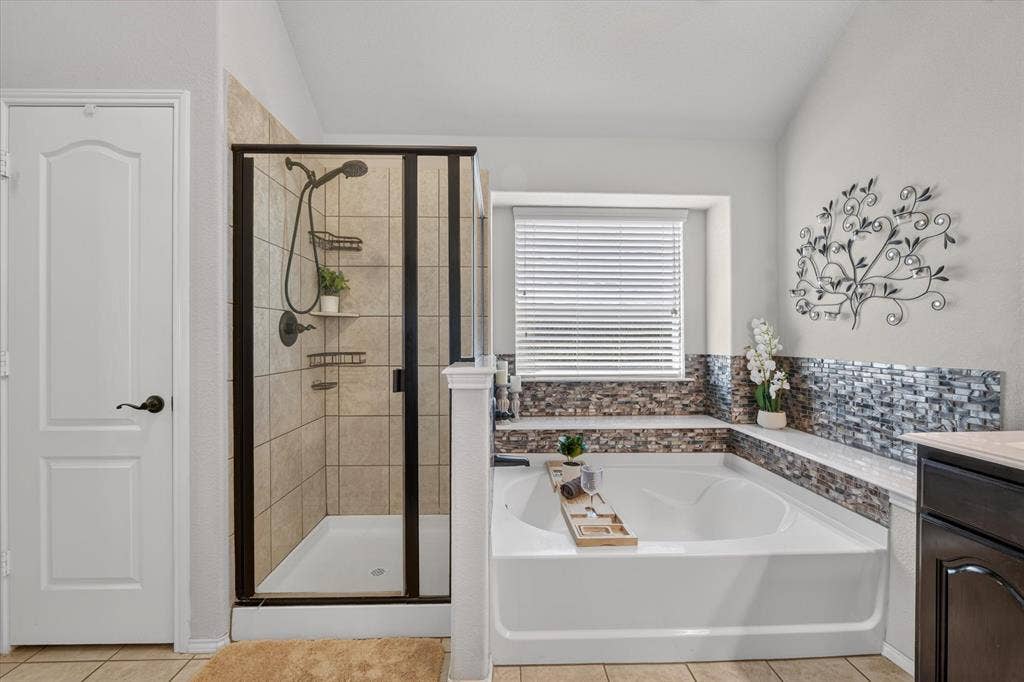 220 Carson Drive, Waxahachie, TX 75167 220 Carson Drive, Waxahachie, TX 75167