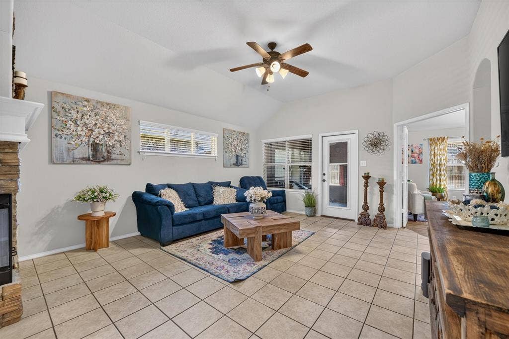 220 Carson Drive, Waxahachie, TX 75167 220 Carson Drive, Waxahachie, TX 75167