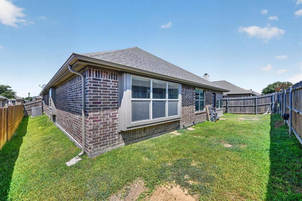 220 Carson Drive, Waxahachie, TX 75167 220 Carson Drive, Waxahachie, TX 75167
