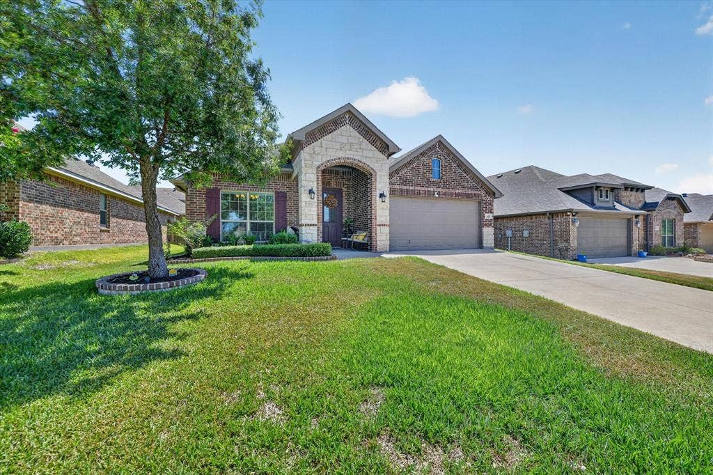 220 Carson Drive, Waxahachie, TX 75167 220 Carson Drive, Waxahachie, TX 75167