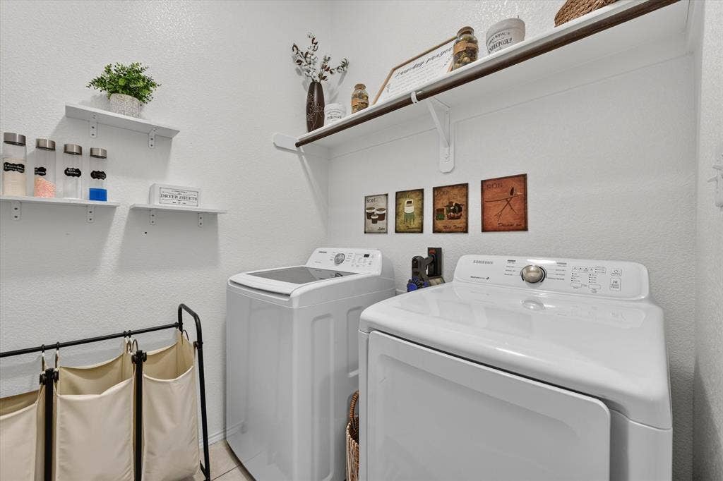 220 Carson Drive, Waxahachie, TX 75167 220 Carson Drive, Waxahachie, TX 75167