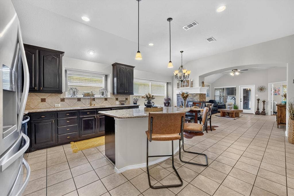 220 Carson Drive, Waxahachie, TX 75167 220 Carson Drive, Waxahachie, TX 75167