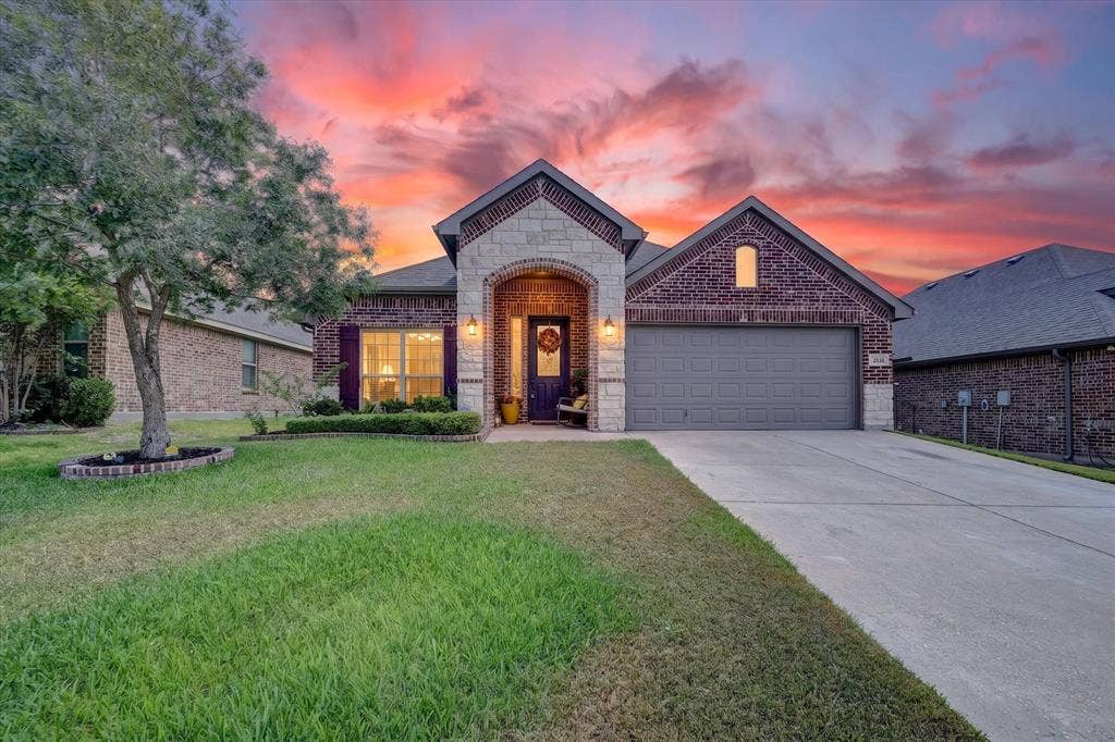 220 Carson Drive, Waxahachie, TX 75167 220 Carson Drive, Waxahachie, TX 75167