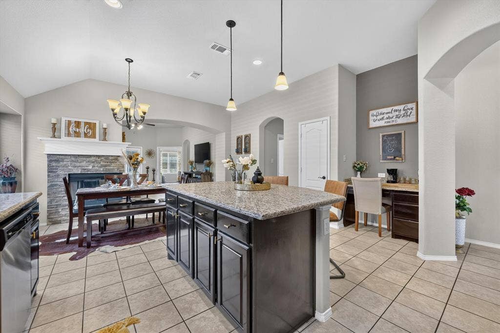 220 Carson Drive, Waxahachie, TX 75167 220 Carson Drive, Waxahachie, TX 75167