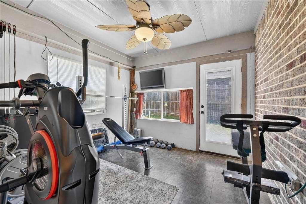 220 Carson Drive, Waxahachie, TX 75167 Enclosed patio used as exercise area