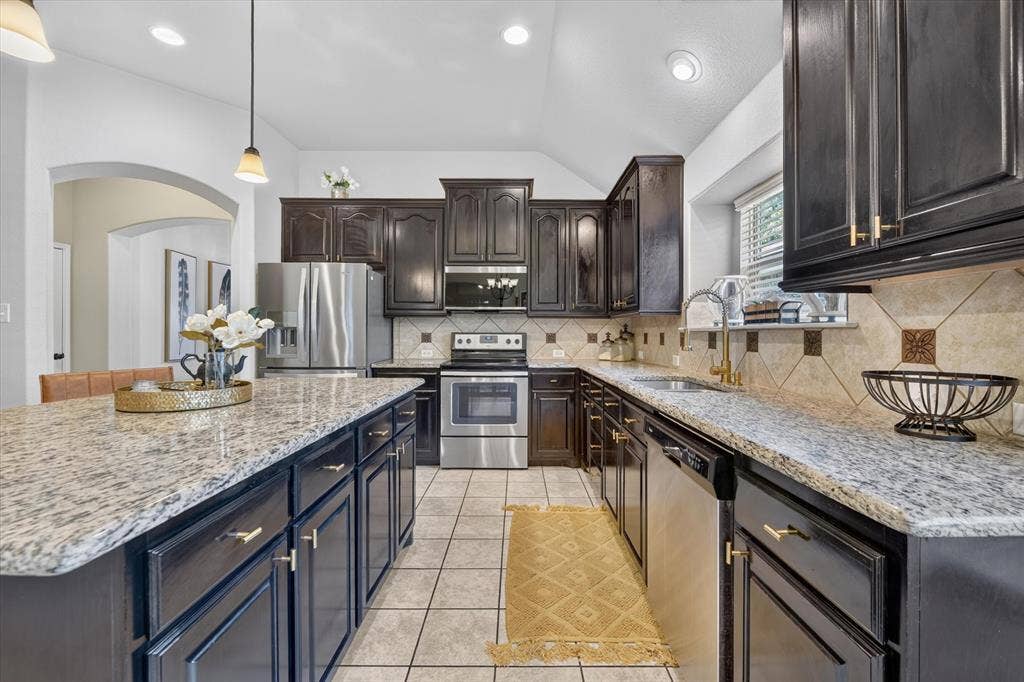 220 Carson Drive, Waxahachie, TX 75167 220 Carson Drive, Waxahachie, TX 75167
