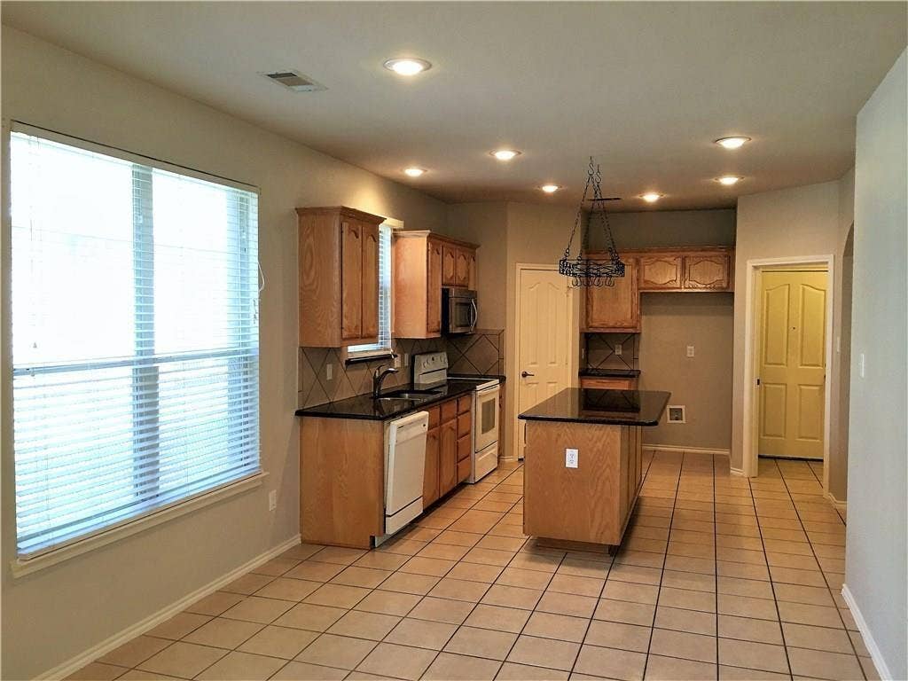 8004 Ranchvale Lane, Arlington, TX 76002 8004 Ranchvale Lane, Arlington, TX 76002