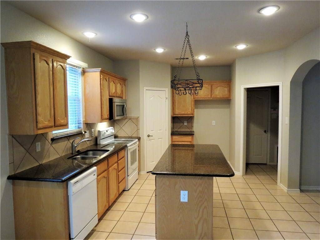 8004 Ranchvale Lane, Arlington, TX 76002 8004 Ranchvale Lane, Arlington, TX 76002