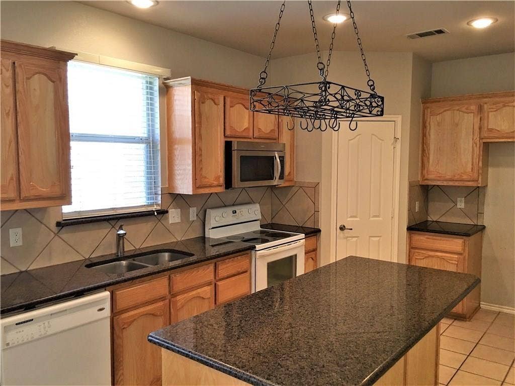 8004 Ranchvale Lane, Arlington, TX 76002 8004 Ranchvale Lane, Arlington, TX 76002