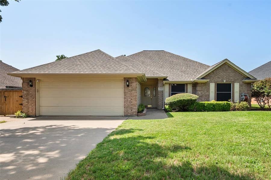 Property photo for 1104 Starling Court, Burleson, TX