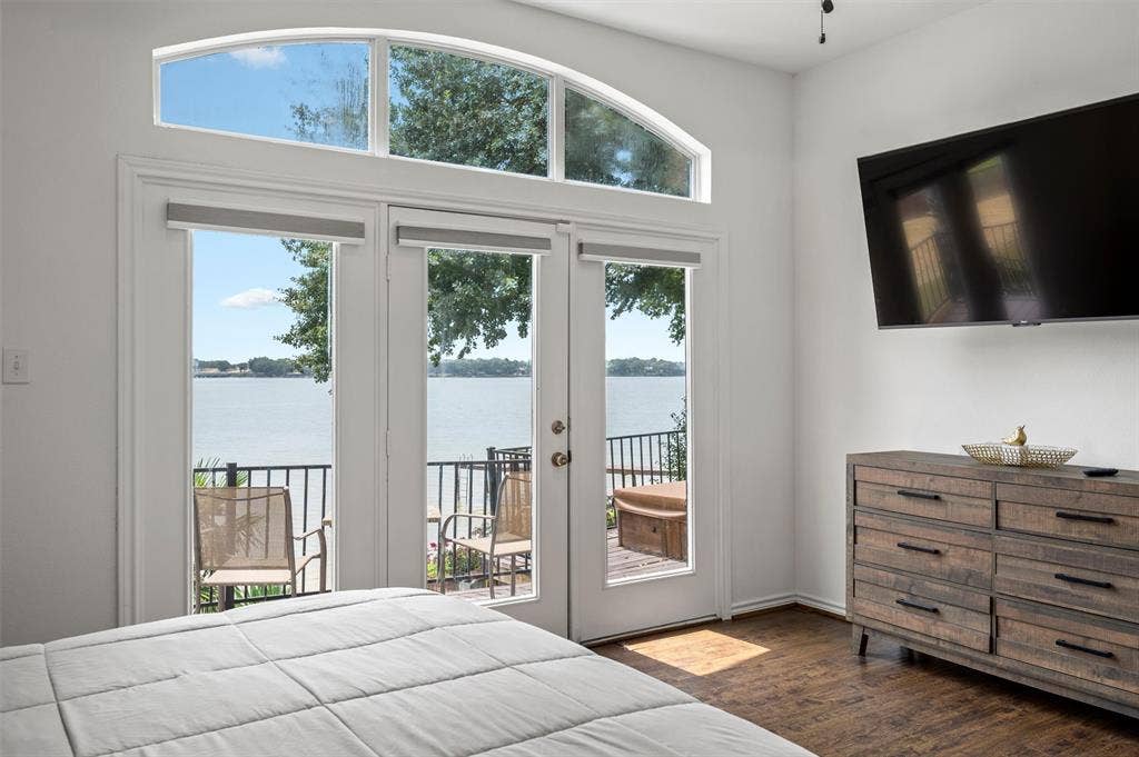 211 Lake Front Drive, Mabank, TX 75156