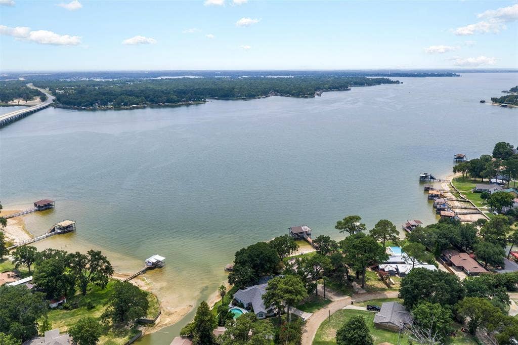 211 Lake Front Drive, Mabank, TX 75156