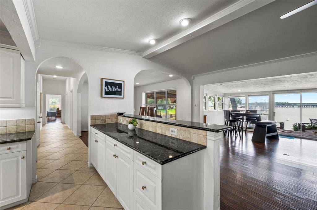 211 Lake Front Drive, Mabank, TX 75156