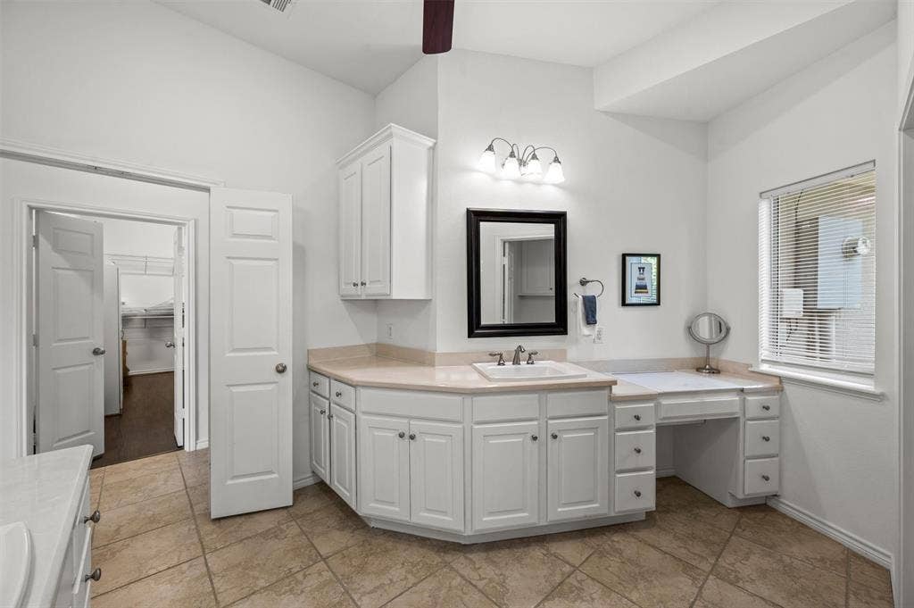 211 Lake Front Drive, Mabank, TX 75156
