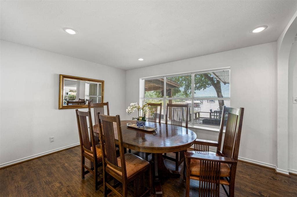 211 Lake Front Drive, Mabank, TX 75156