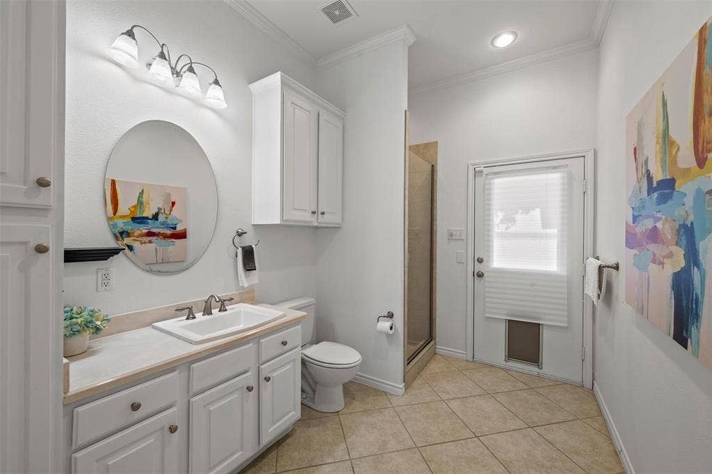 211 Lake Front Drive, Mabank, TX 75156