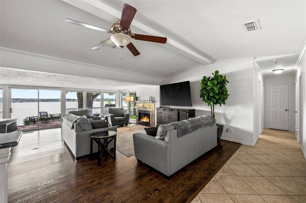 211 Lake Front Drive, Mabank, TX 75156