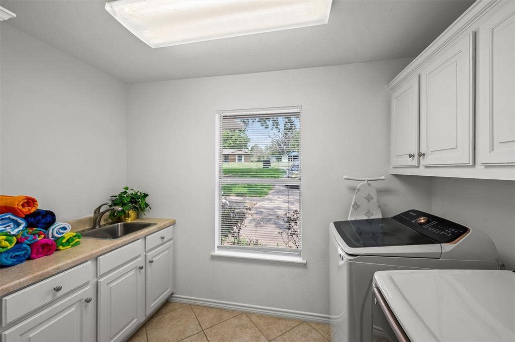 211 Lake Front Drive, Mabank, TX 75156
