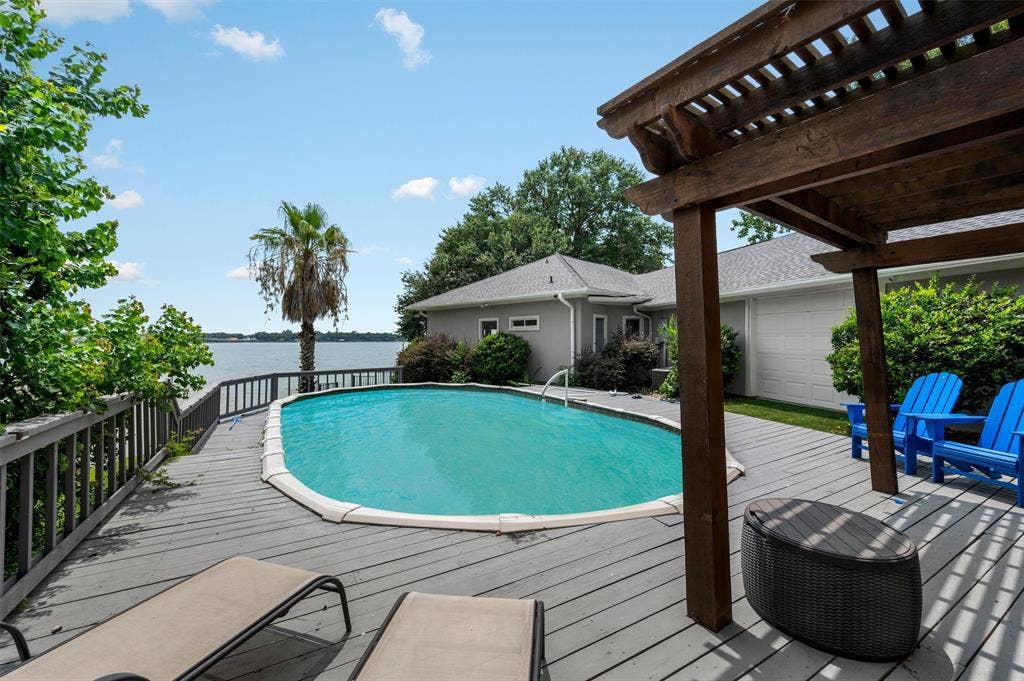 211 Lake Front Drive, Mabank, TX 75156