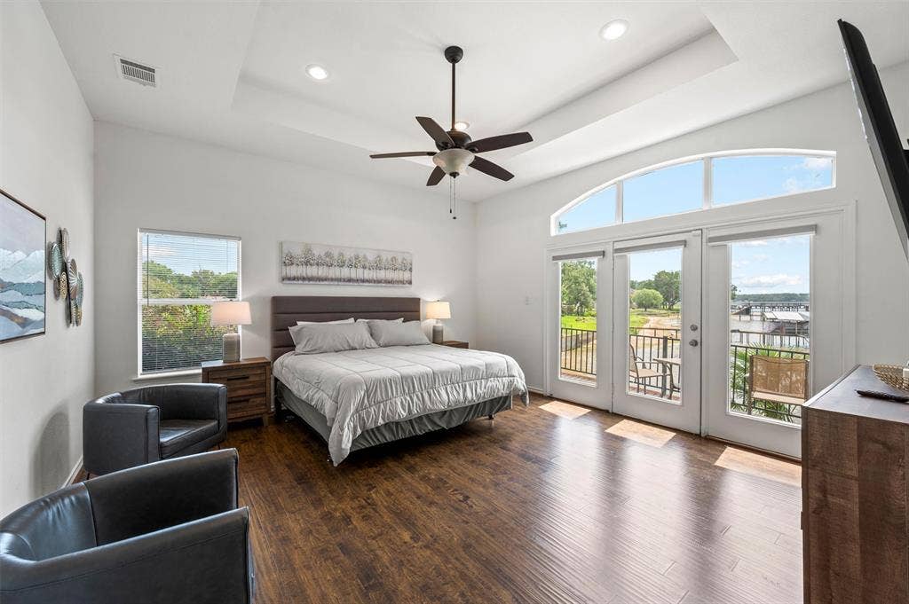 211 Lake Front Drive, Mabank, TX 75156