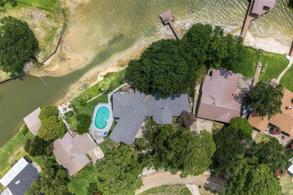211 Lake Front Drive, Mabank, TX 75156
