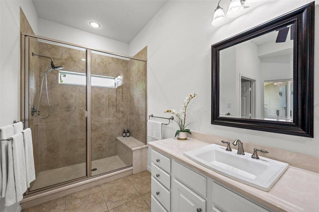 211 Lake Front Drive, Mabank, TX 75156
