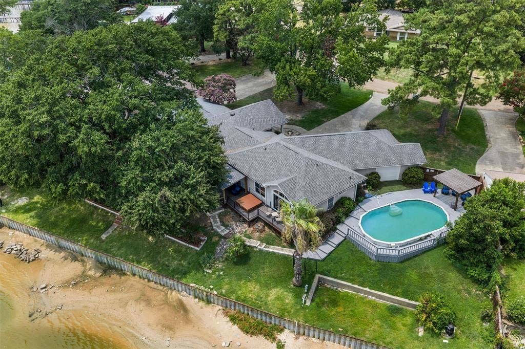 211 Lake Front Drive, Mabank, TX 75156