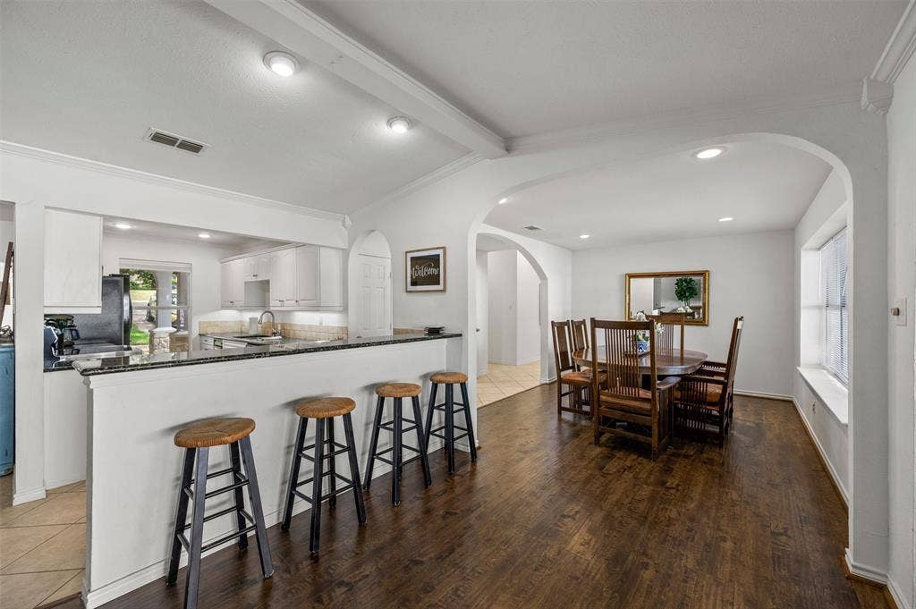 211 Lake Front Drive, Mabank, TX 75156