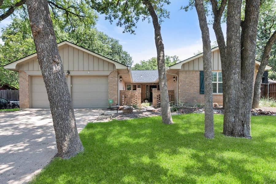 Property photo for 3603 Yorkshire Drive, Arlington, TX