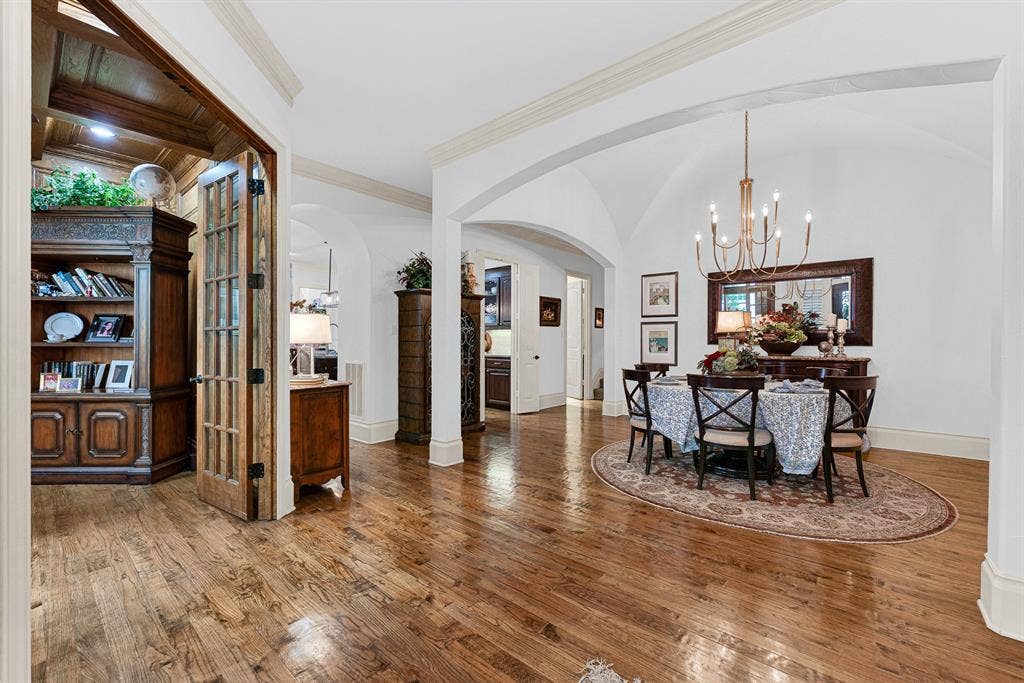 7032 PORTOBELLO Drive, Plano, TX 75024 Graceful wide arches open the dining area directly to adjacent hallways and office with traditional French doors. Visualize welcoming dinner guests through the foyer, seamlessly transitioning into an evening of lively conversation.