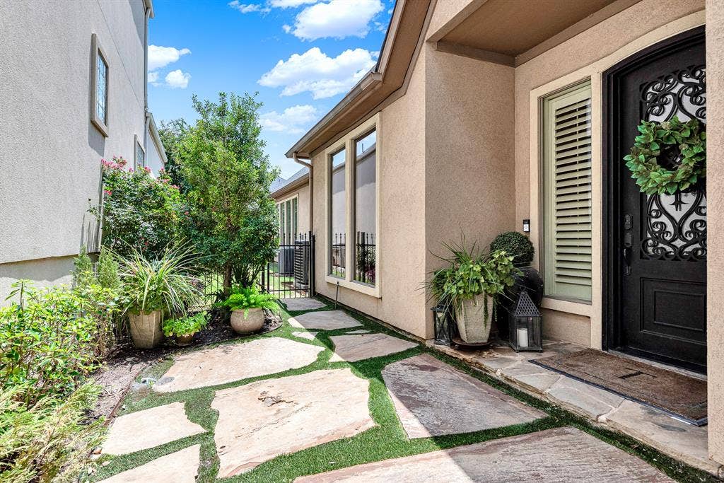 7032 PORTOBELLO Drive, Plano, TX 75024 Large flagstones framed by lush green turf draw eyes straight toward the glass-and-iron front entry. Step outside on a calm morning with your warm mug to breathe in the fresh air in total privacy.