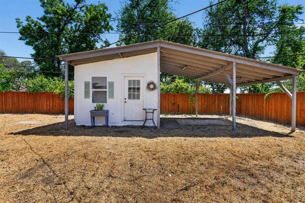 8117 Rush Street, Benbrook, TX 76116 8117 Rush Street, Benbrook, TX 76116