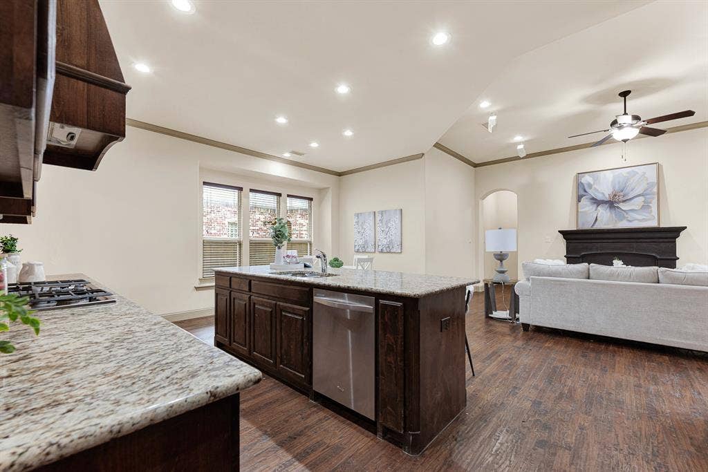 7013 BROOK FOREST Circle, Plano, TX 75024 An under-counter stainless dishwasher integrates cleanly into the center island, maintaining sightlines toward the adjacent lounge. Effortlessly rinse plates after dinner while keeping up with lively conversations and movie night just steps away.