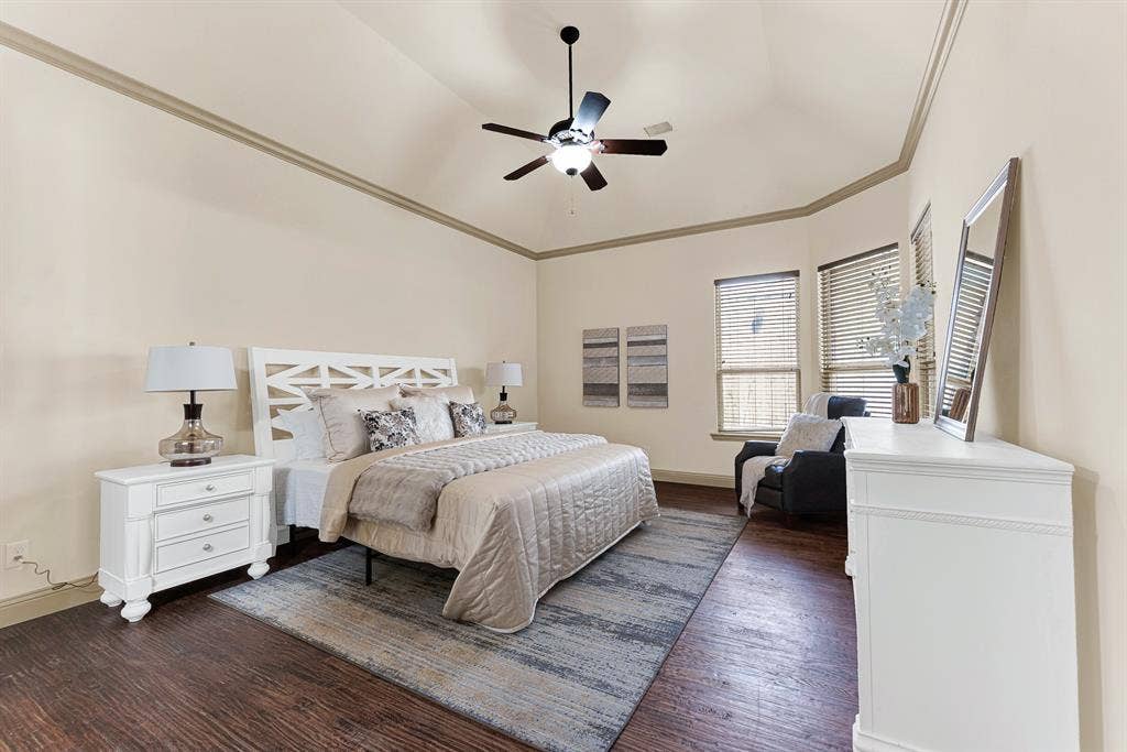 7013 BROOK FOREST Circle, Plano, TX 75024 A dramatic vaulted ceiling rises above crisp perimeter crown molding, amplifying the sense of openness and airiness. It invites restful, slow mornings spent sleeping in and waking gently under soft overhead light.